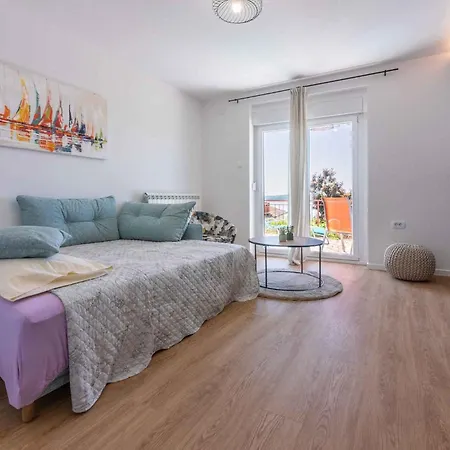 Apartment In 39143 Crikvenica